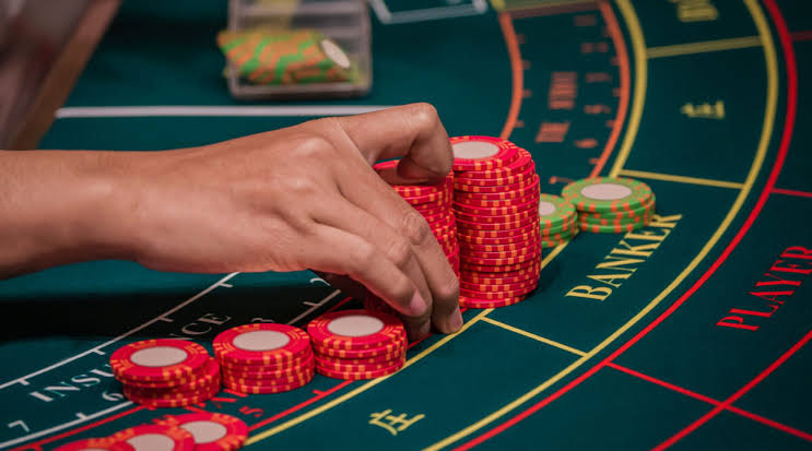 Baccarat strategia – näin pelaat älykkäämmin live-kasinolla